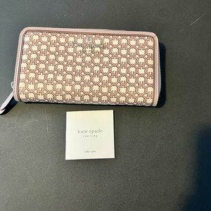 Kate spade wallet. Very good condition